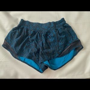Lululemon Hotty Hot Low Rise Lined Shorts (2.5 inch)